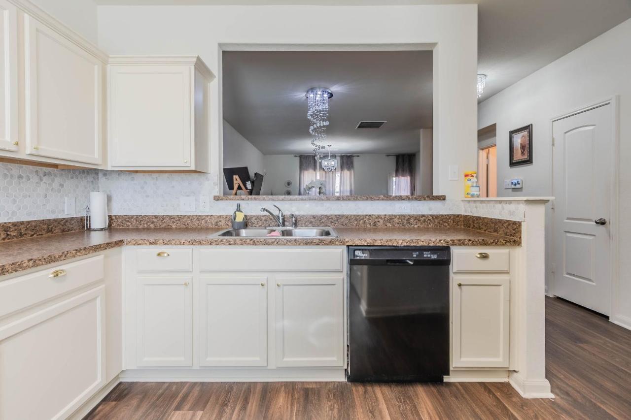 Luxury 5Br Dallas Retreat With Business Amenities - Perfect For Business Travelers, Families & Groups Exterior photo
