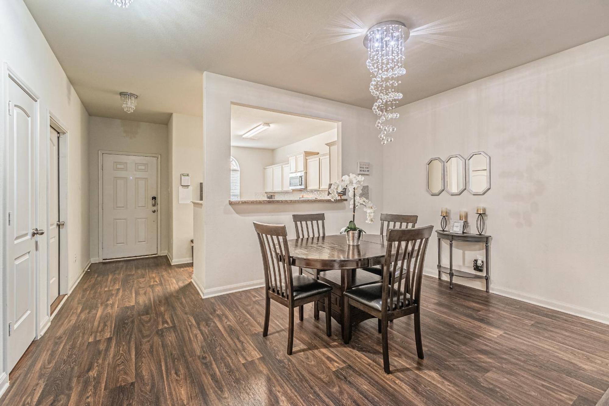 Luxury 5Br Dallas Retreat With Business Amenities - Perfect For Business Travelers, Families & Groups Exterior photo