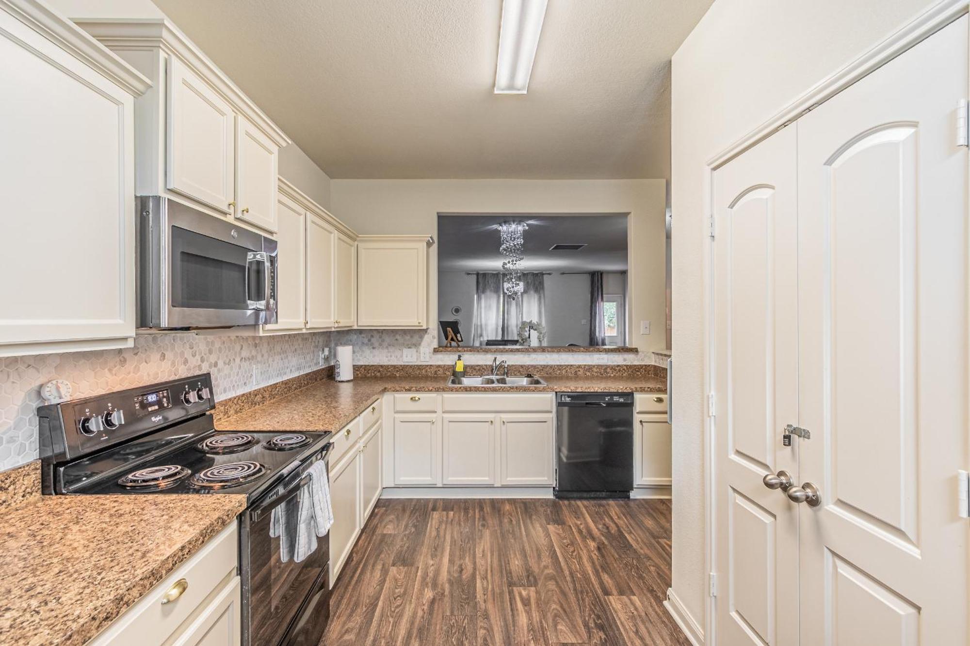 Luxury 5Br Dallas Retreat With Business Amenities - Perfect For Business Travelers, Families & Groups Exterior photo